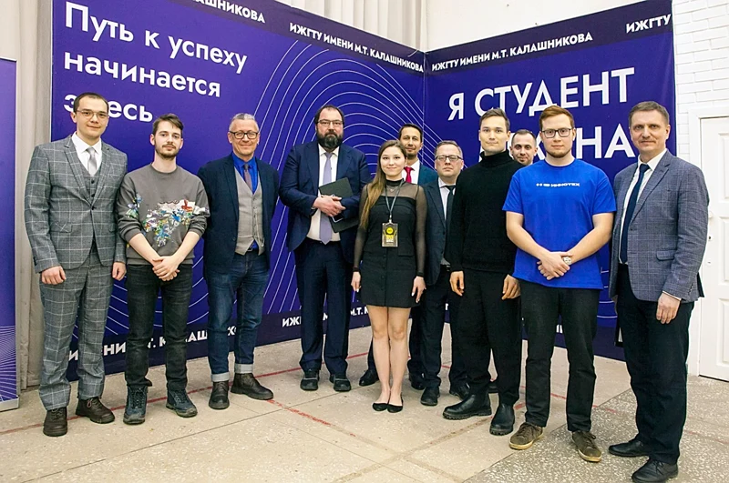 Министр цифровизации РФ Максут Шадаев посетил ИжГТУ